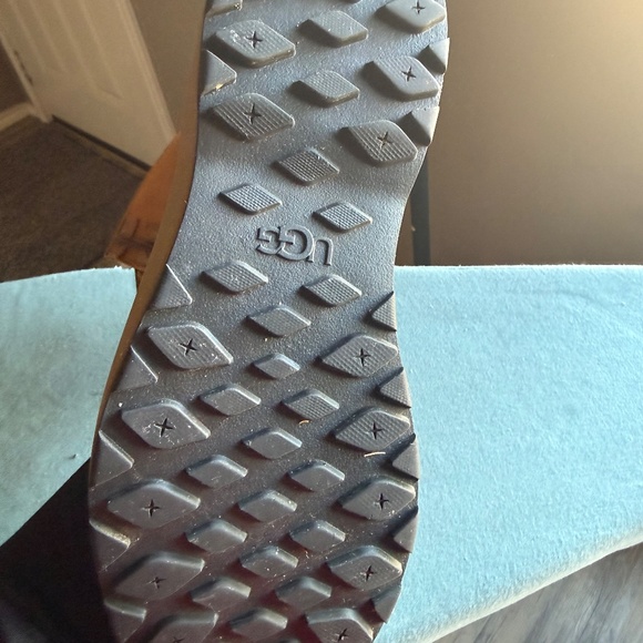 Women’s UGG Adirondack lll Winter Boots - Picture 7 of 8